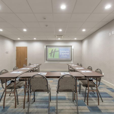 Holiday Inn Express & Suites Tulsa Midtown By Ihg Exterior photo