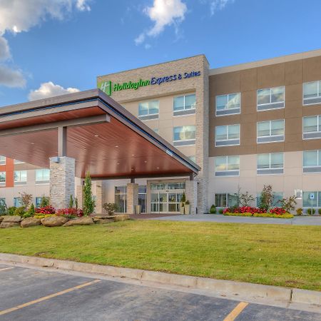 Holiday Inn Express & Suites Tulsa Midtown By Ihg Exterior photo
