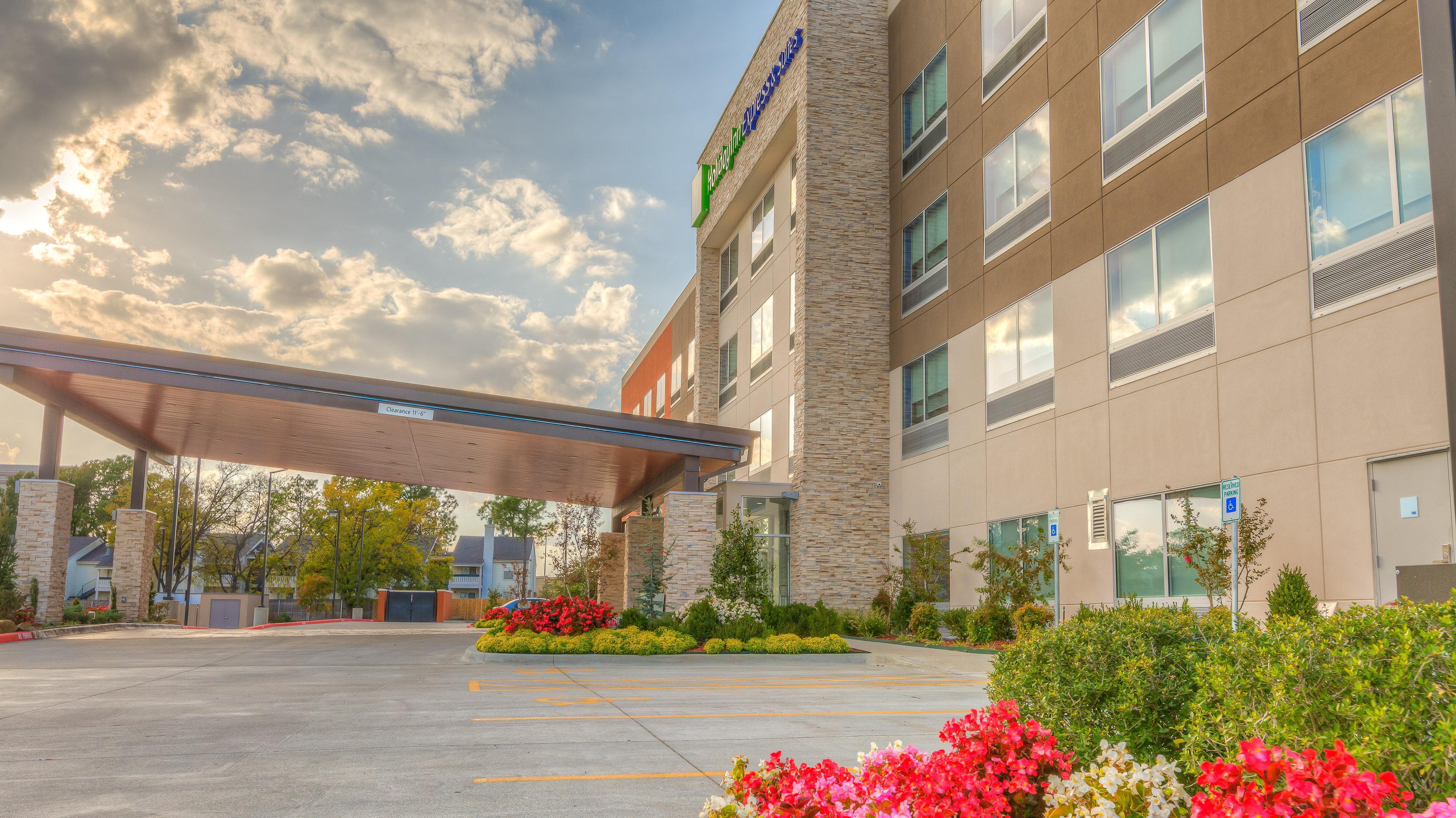 Holiday Inn Express & Suites Tulsa Midtown By Ihg Exterior photo