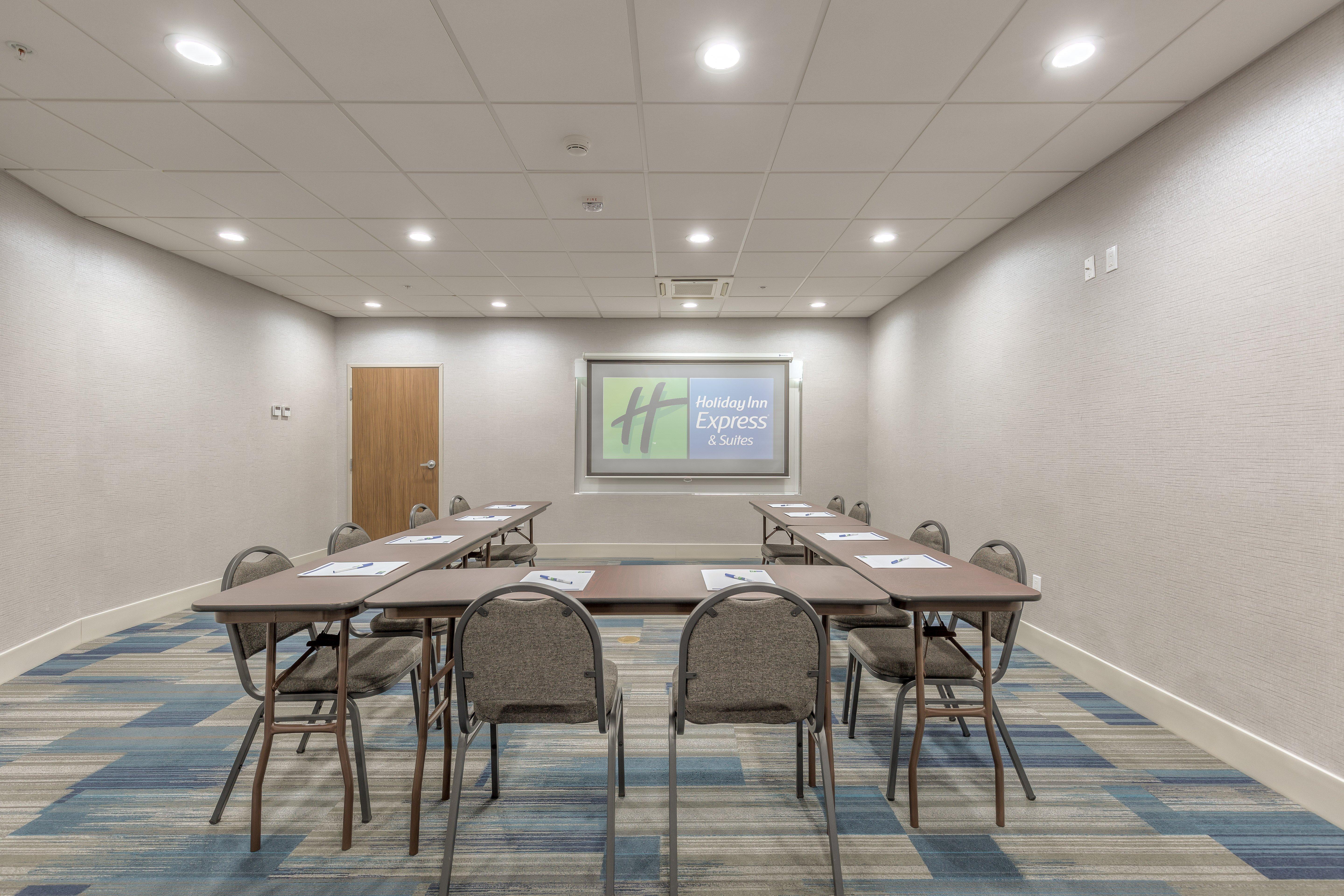 Holiday Inn Express & Suites Tulsa Midtown By Ihg Exterior photo