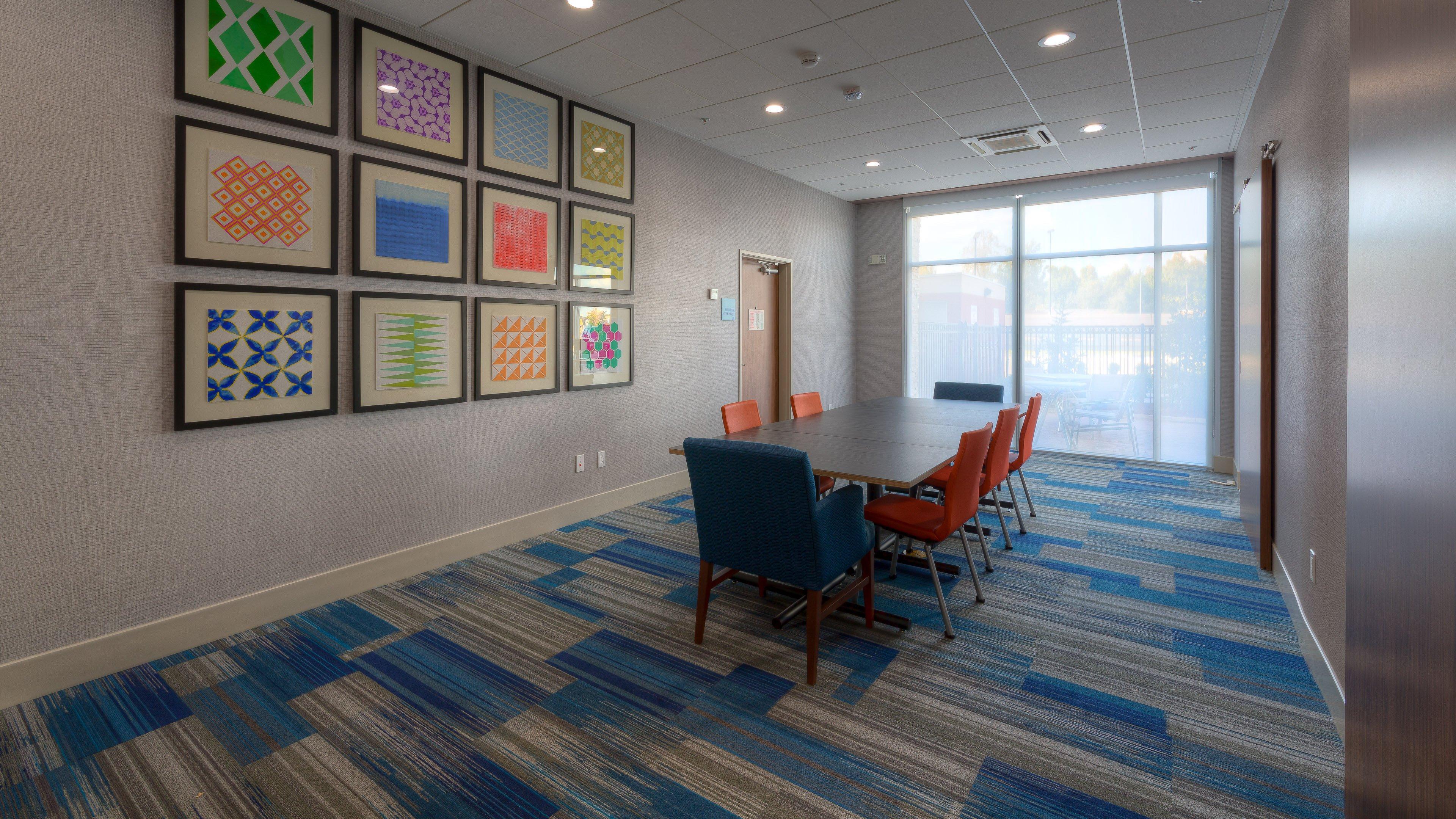 Holiday Inn Express & Suites Tulsa Midtown By Ihg Exterior photo
