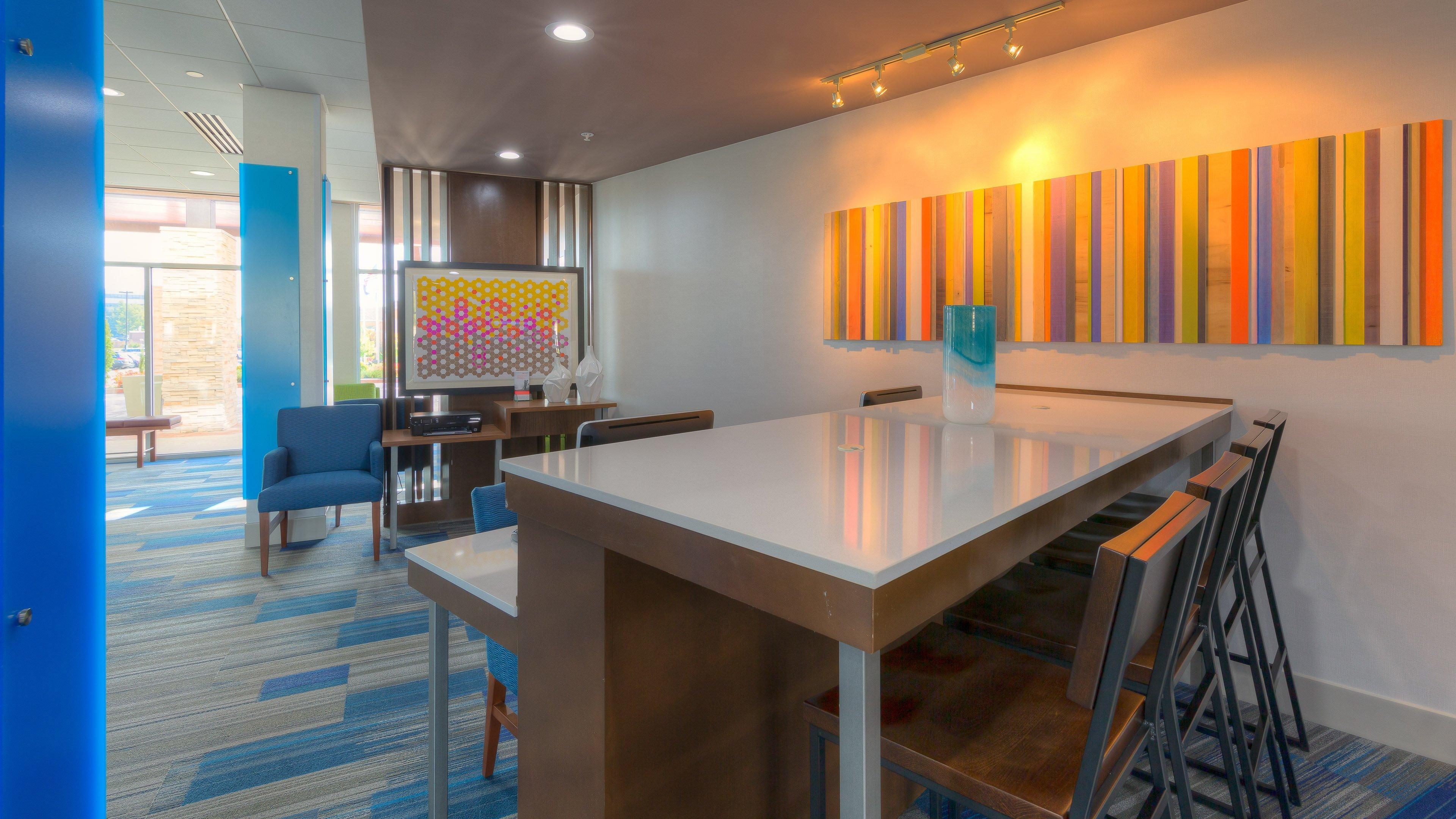 Holiday Inn Express & Suites Tulsa Midtown By Ihg Exterior photo