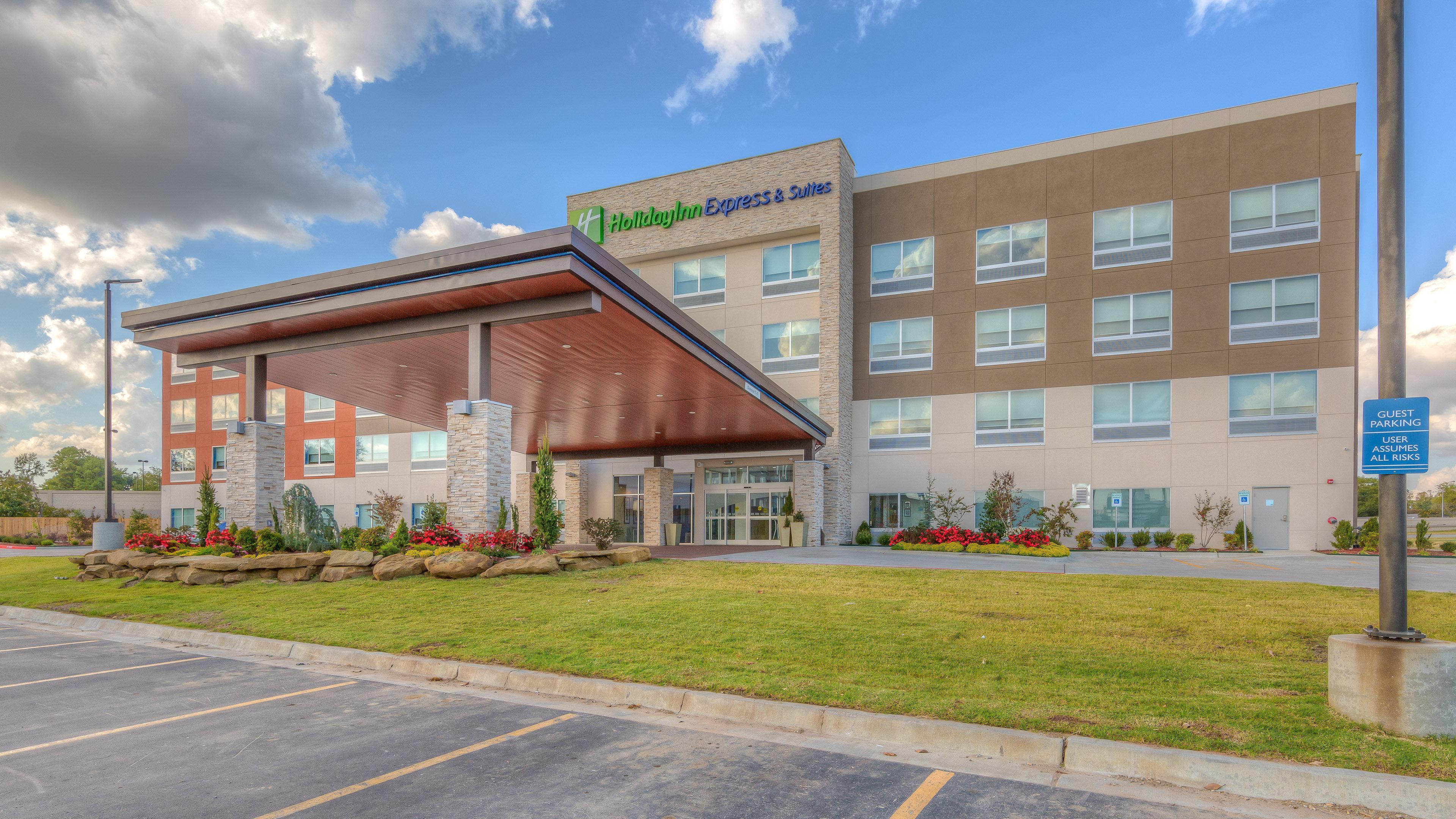 Holiday Inn Express & Suites Tulsa Midtown By Ihg Exterior photo